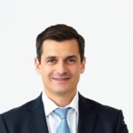 Marek Kujawa podczas wydarzenia publicznego