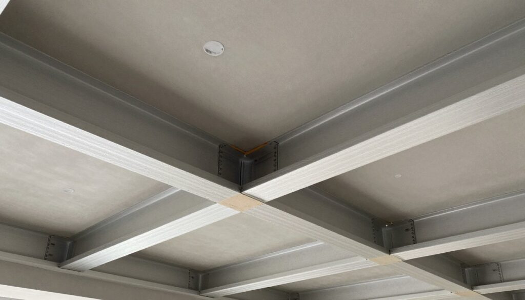 Prawidłowy montaż sufitu podwieszanego z dylatacjami