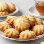 Amoniaczki przepis Siostry Anastazji - tradycyjne ciasteczka ułożone na talerzu